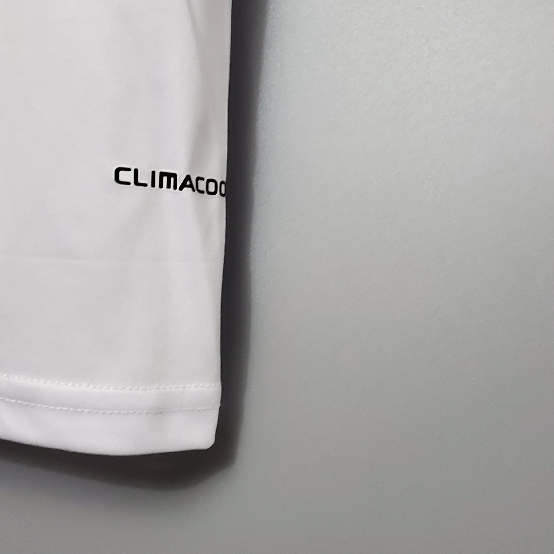 CAMISA RETRÔ REAL MADRID HOME 09/10