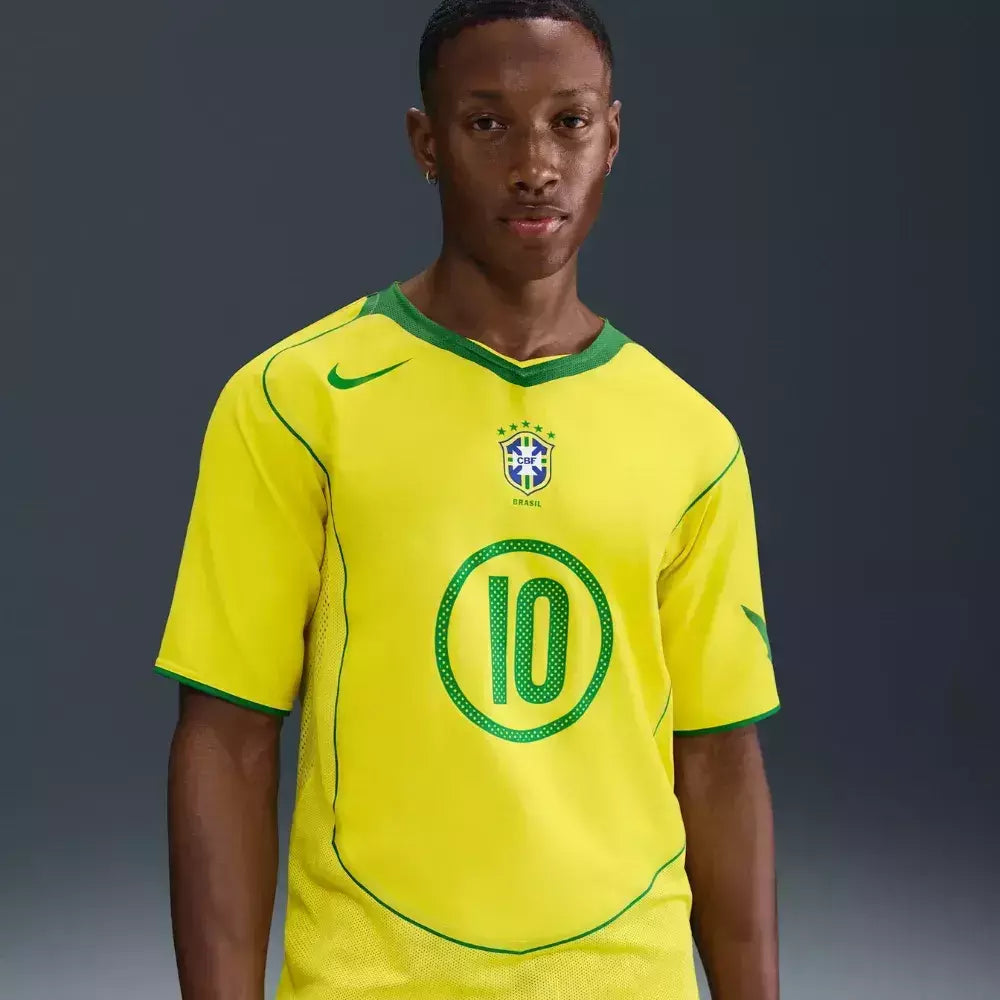 Camisa Seleção Brasileira Retrô 2005 / Pronta Entrega (2GG)