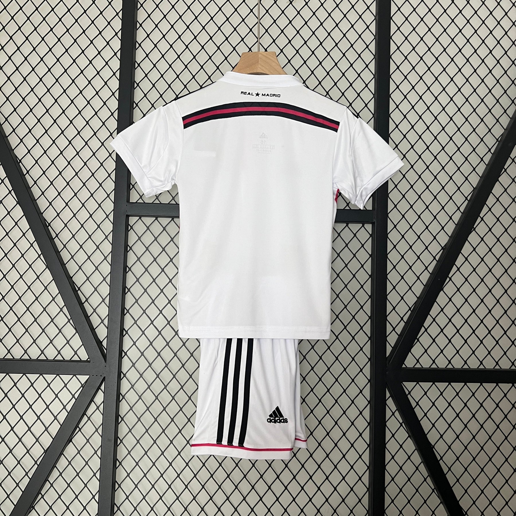 KIT INFANTIL RETRÔ REAL MADRID HOME 14/15