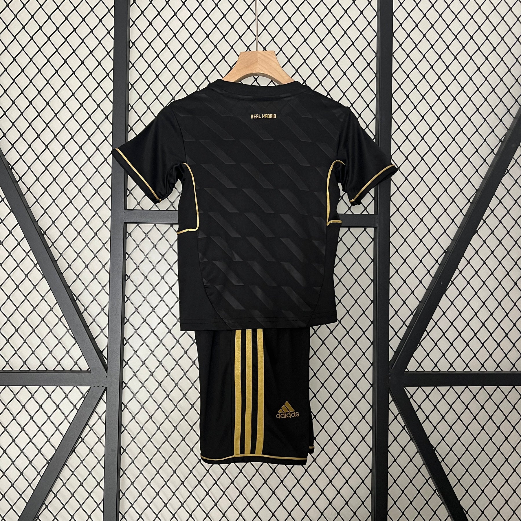KIT INFANTIL RETRÔ REAL MADRID AWAY 11/12