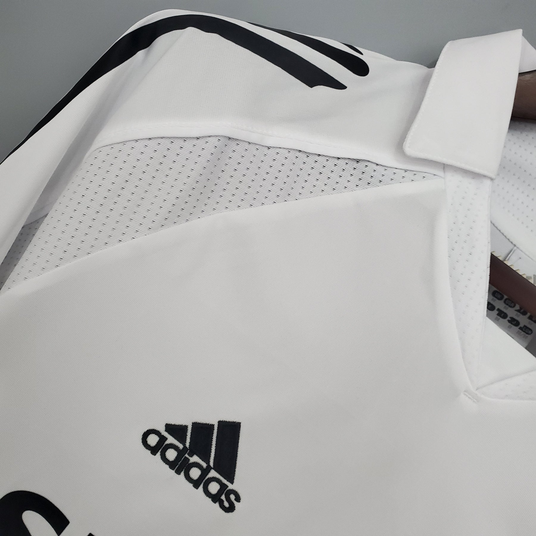 CAMISA RETRÔ REAL MADRID HOME 05/06