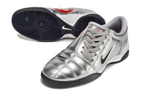 Chuteira Nike Total 90 IC