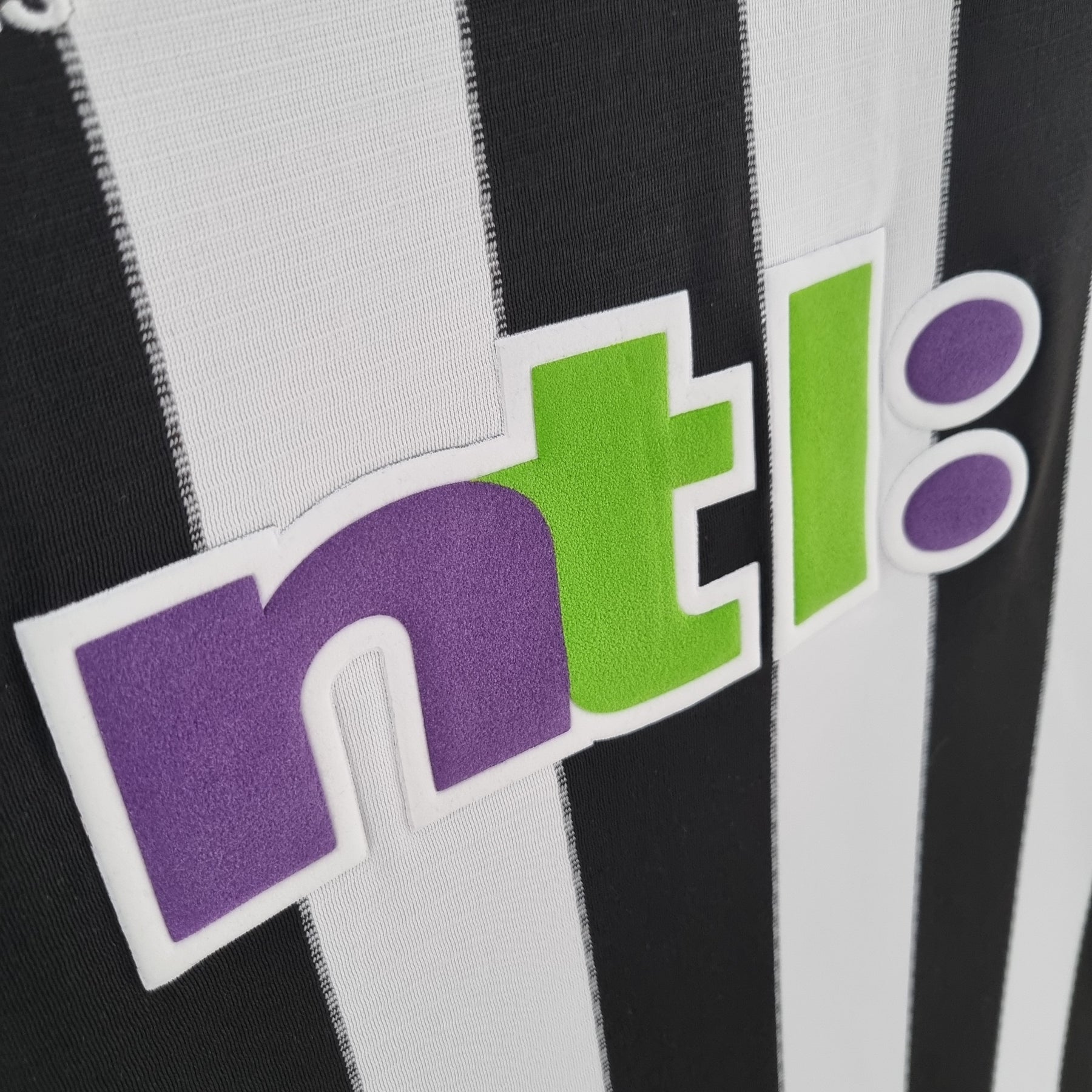 Camisa Retrô Newcastle Home 2000/01