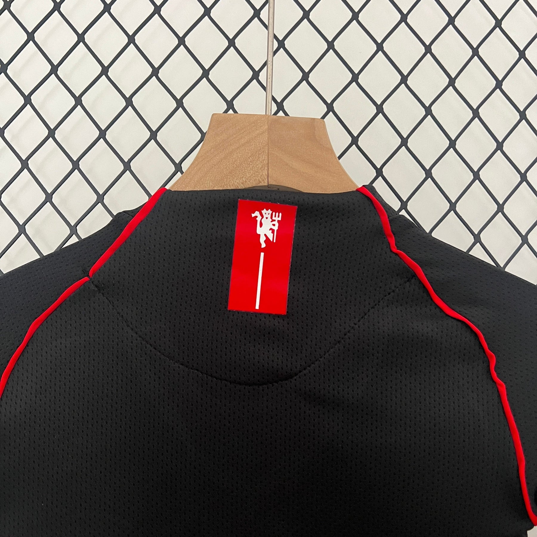 KIT INFANTIL RETRÔ MANCHESTER UNITED BLACK 08/09