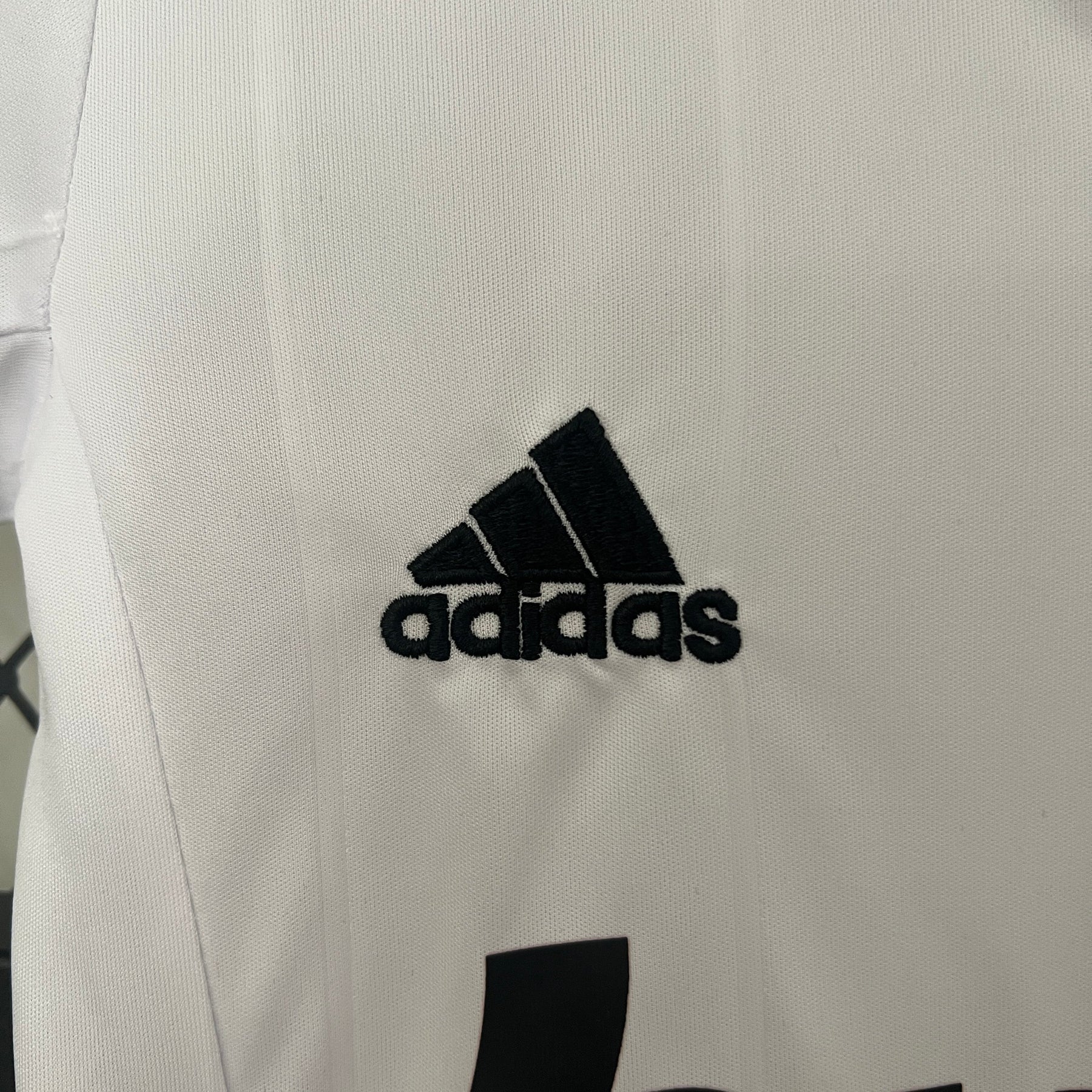KIT INFANTIL RETRÔ REAL MADRID HOME 12/13