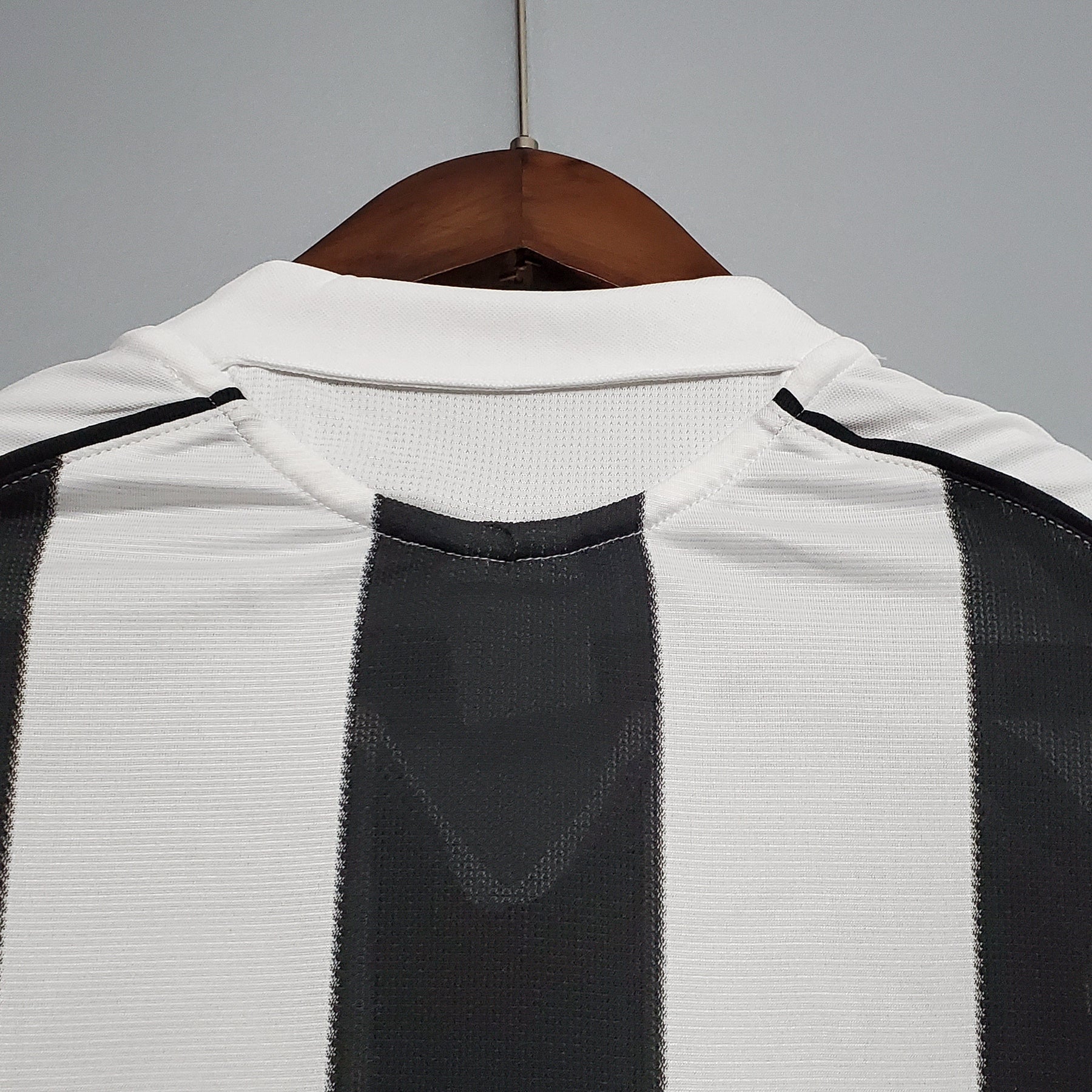 Camisa Retrô Newcastle Home 2005/06