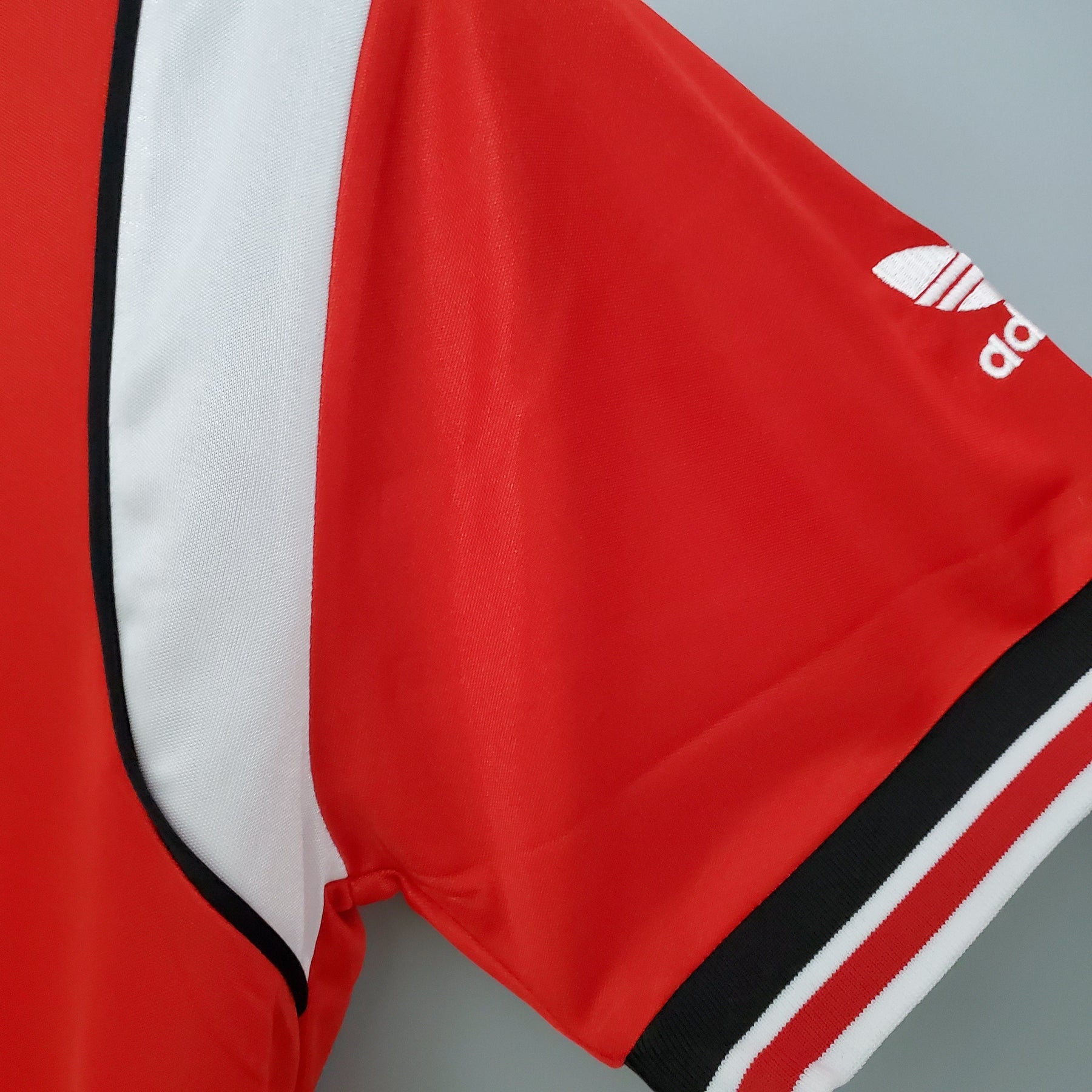 Camisa Manchester United Titular 85/86 - Versão Retro