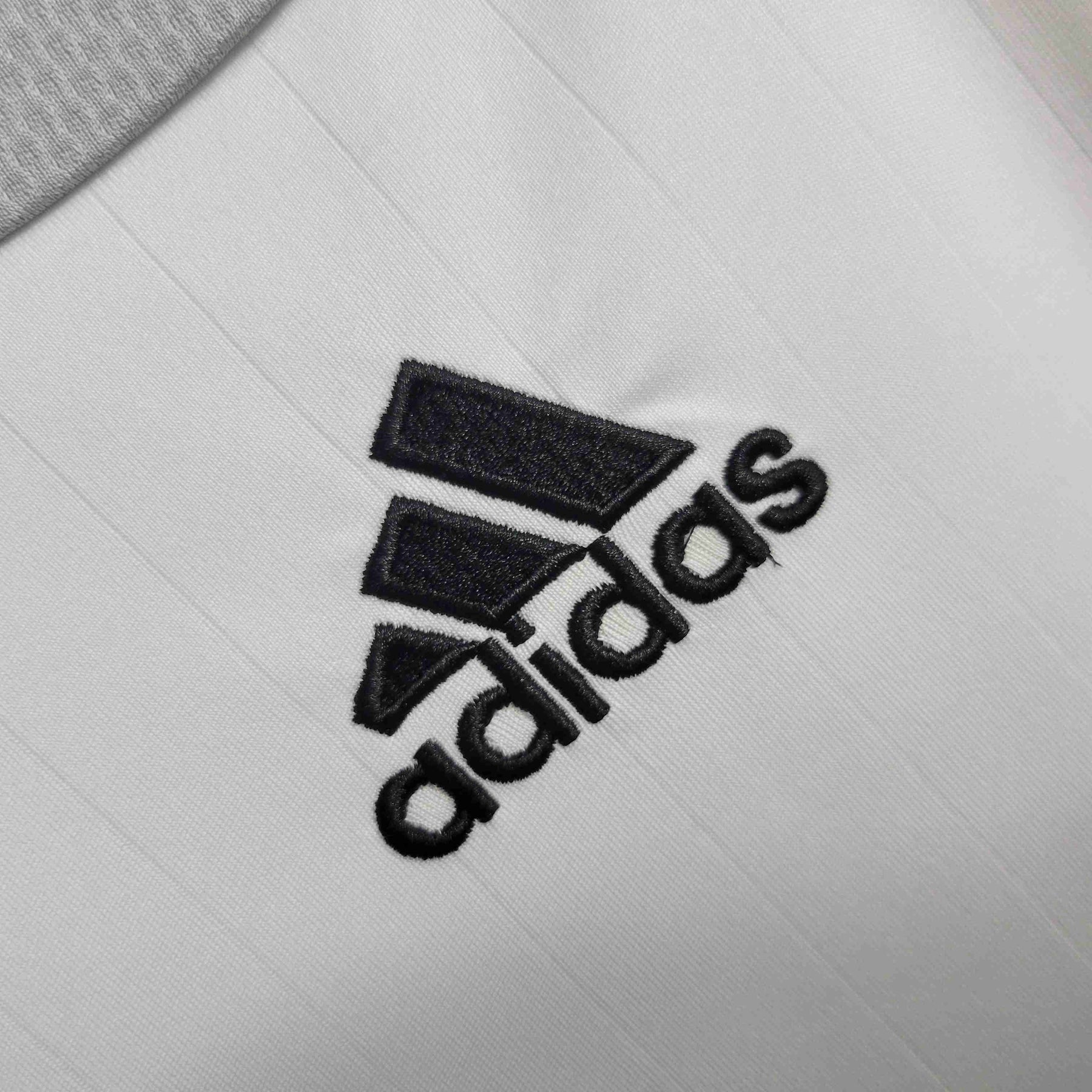 Camisa Real Madrid Home 06/07 - Versão Retrô