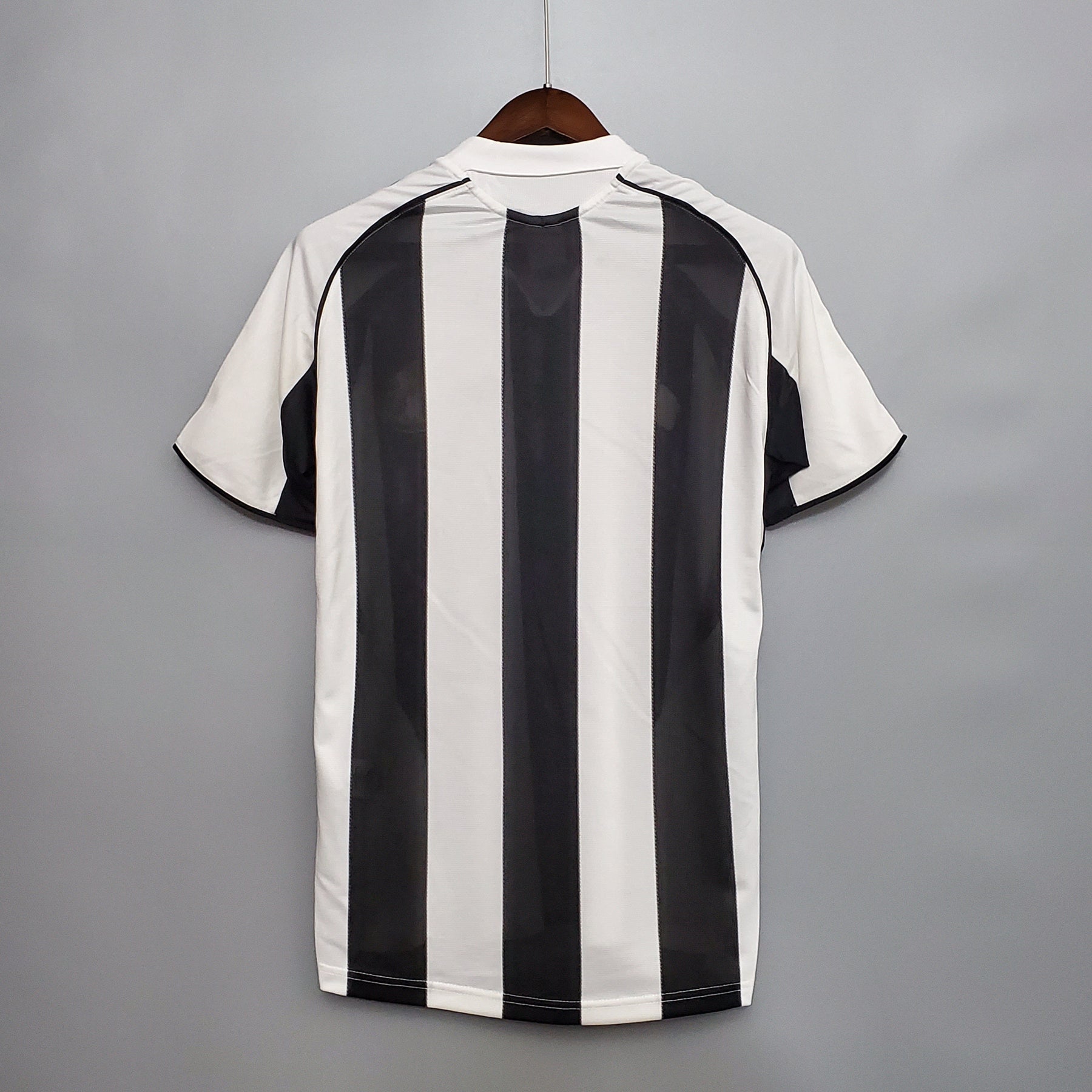 Camisa Retrô Newcastle Home 2005/06