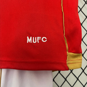 KIT INFANTIL RETRÔ MANCHESTER UNITED HOME 06/07